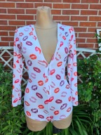 Prettylittlething kombinezon krótkie spodenki usta całus r. XS