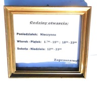 Rama drewniana 31 x 28 cm, stare złoto, z szybką