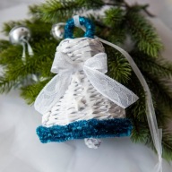 Dzwonek pleciony zimowy biały gwiazdy ozdoba