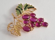 DUŻA BROSZKA CYRKONIE KRYSZTAŁY WINOROŚL