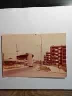 KRAKÓW - NOWA HUTA 1987- FRAGMENT OSIEDLA Z KOŚCIOŁEM-SAMOCHÓD WARTBURG