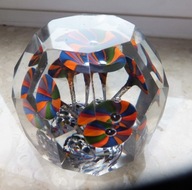 Stary przycisk do papieru szklana kula