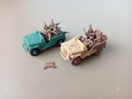 Dwa gaziki łaziki żołnierzyki PRL figurki Niemcy