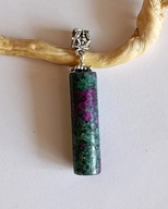 Wisior z naturalnym zoisytem z rubinem