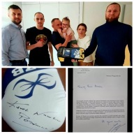 Rękawica z autografem Prezydenta Karola Nawrockiego