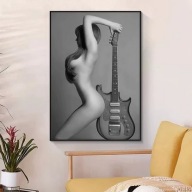 Dziewczyna z gitarą 30 cm x 40 cm + ramka