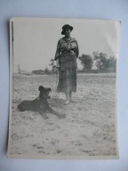 KOBIETA Z PSEM NA SPACERZE PIES przedwojenne FOTO