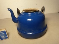 Stary emaliowany czajnik z czasów PRL-u ogród doniczka