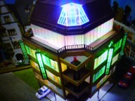 BIUROWIEC z Arkadami Oświetlony LEDAMI w H0