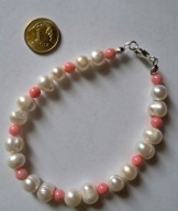 Bransoletka: białe perły słodkowodne, różowy koral,srebro 925