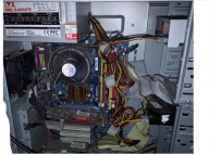 Komputer z Pentium E4400 2x 2GHz HDD ATA 34,6GB Win2000 RAM 3GB