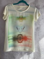 36 S bluzka kremowa Reporter kolorowy wzór t-shirt