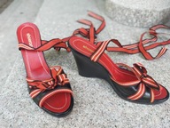 SHOEROOM nr 41 wygodne wiązane sandałki na koturnie skóra