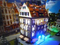 KAMIENICA Zdobiona z APTEKĄ Oświetlona Ledami w H0