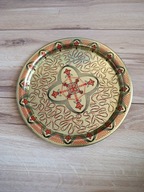 stara, okrągła, metalowa taca dekoracyjna z bogatym, kolorowym wzorem