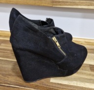 Czarne zamszowe koturny Gorgeous 39