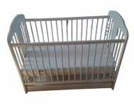 Łóżeczko drewniane łóżeczko z szufladą i barierką 60 x 120 cm + materac