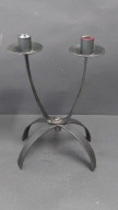 Stary metalowy świecznik design
