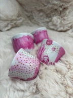 Zestaw czarek porcelanowych, malowanych ręcznie