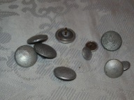 GUZIKI POPIELATE, METALOWE - RÓŻNE - 10 SZT.