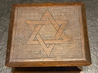 Stara drewniana Skrzynka - szkatułka z Żydowską gwiazdą Dawida JUDAIKA