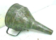 Lejek metalowy warsztatowy z sitkiem, zabytek