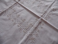 Beżowy obrus haft + mereżka - 76 cm x 80 cm