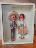 Meksykańskie lalki ludowe – marionetki w gablocie. Meksyk.