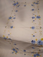 Piękny biały haftowany obrus