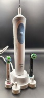 Podstawka Braun Oral-B na ładowarkę i 4 końcówki