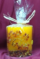 Świeca z elementami drzewka szczęścia z naturalnym bursztynem.