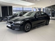 BMW Seria 3 318i Advantage Kamera cofania LED 3 stref. klimatyzacja