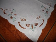 Obrus z haftem maszynowym +pajaczki- 78 cm x 80 cm