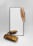 Srebrne lustro w czarnej, stalowej ramie