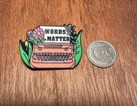 Pin przypinka Maszyna do pisania Words matter