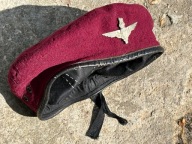 Beret czerwony Spadochronowy COMPTON WEBB(HEADDRESS)LTD rozmiar 7 1/8 = 57