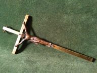 Stary mosiężny krzyżyk z mocowaną na nity postacią Chrystusa - 14 cm.