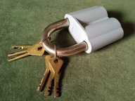 Unikatowa duża kłódka - na dwa zamki z różnymi kluczami !