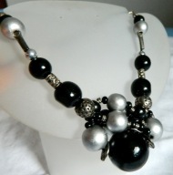 Srebrno-czarna fantazja, oryginalny, efektowny naszyjnik