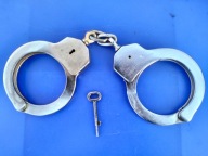 Polskie kajdanki MO z lat 70--tych niklowane