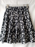 Spódnica czarna, plisowana, w białe kwiatki -S/M