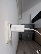 Stabilizator ładowarki do gniazdka – pewne trzymanie, brak luzów (M)