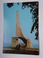 KOŁOBRZEG - pomnik Zaślubin I Armii WP z Morzem - pocztówka z 1986