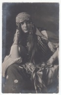 FOTOGRAFIA Z MASKARADY STRÓJ CYGANKI ORIENTALNA BIŻUTERIA DŁUGIE WŁOSY 1906