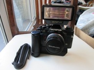 Aparat Olympus OM40 PROGRAM Z OLYMPUSEM 28 / 2,8 CZARNY KOMPLET