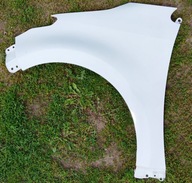 BŁOTNIK LEWY PRZÓD PRZEDNI toyota YARIS IV BIAŁY