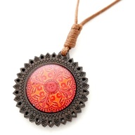 Wisiorek drewniany czerwona Mandala Żywiołu Ognia medalion amulet naszyjnik