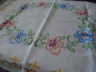 OBRUS RECZNIE WYSZYWANY 140 x 120