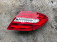 MERCEDES W204 SEDAN LIFT LAMPA PRAWY TYŁ TYLNA 2048205864