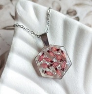 Wisiorek z różowymi kwiatami w żywicy, prezent na Dzień Nauczyciela